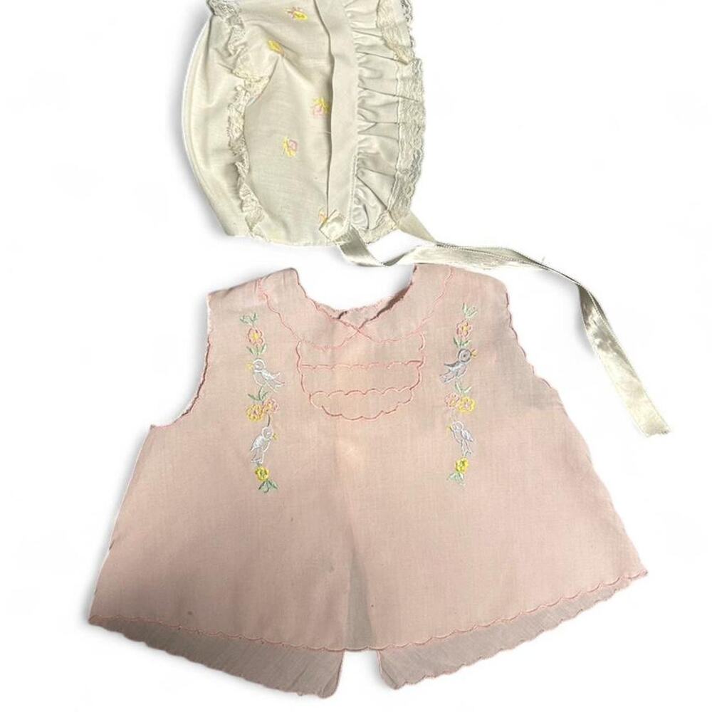 Dainty antique button up sleeveless